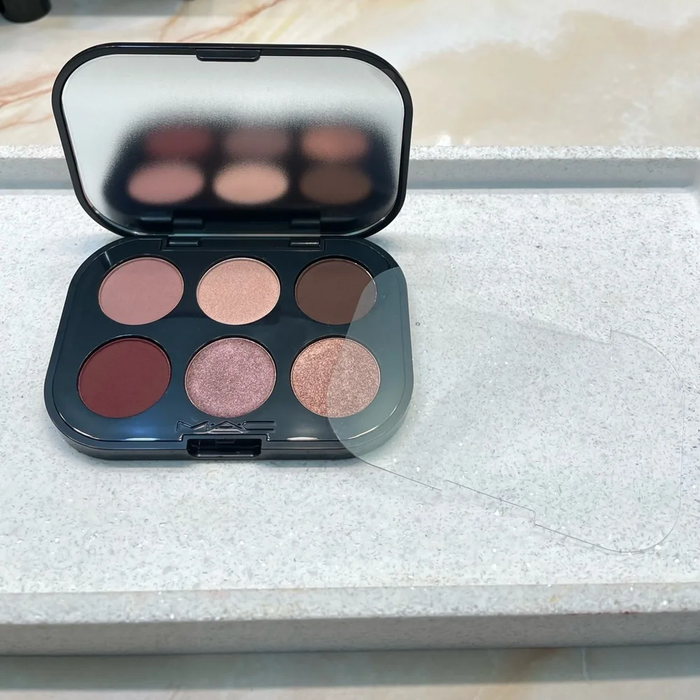 MAC ~ ‘EMBEDDED IN BURGUNDY’ ~ Connect In Colour Eye Shadow Palette ~ FS ~ NIB